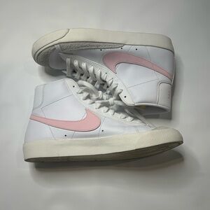 Nike Women’s Blazer Mid '77 Vintage sneakers in the White/Pink Foam